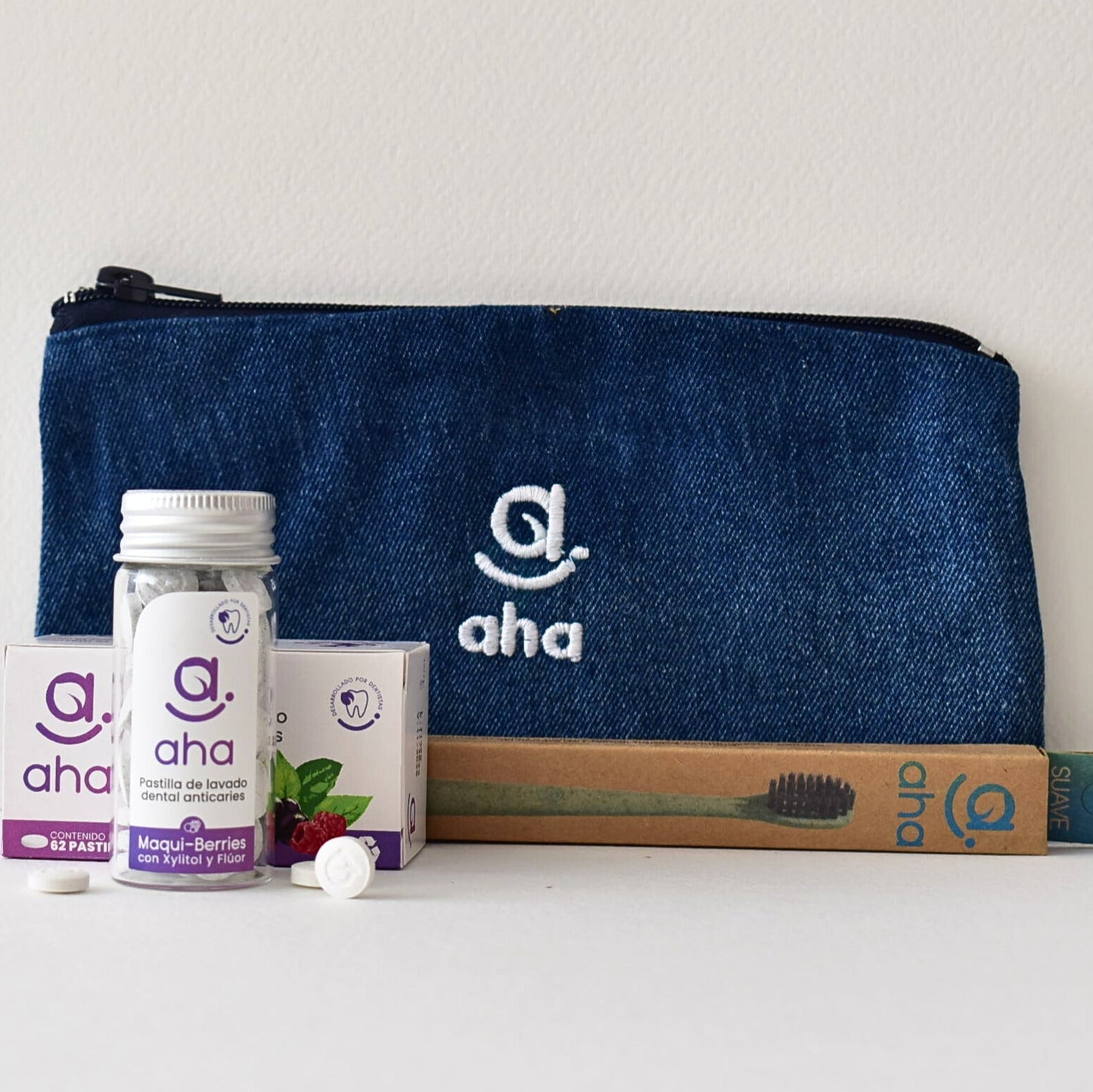PACK: Estuche + Envase pasta de dientes en pastillas + Cepillo AHA